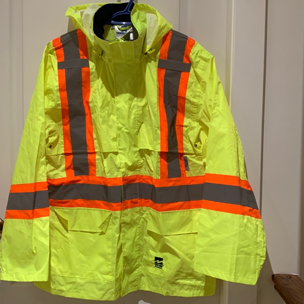 NWOT. Men’s open road 1500 D rips too high visibility jacket
